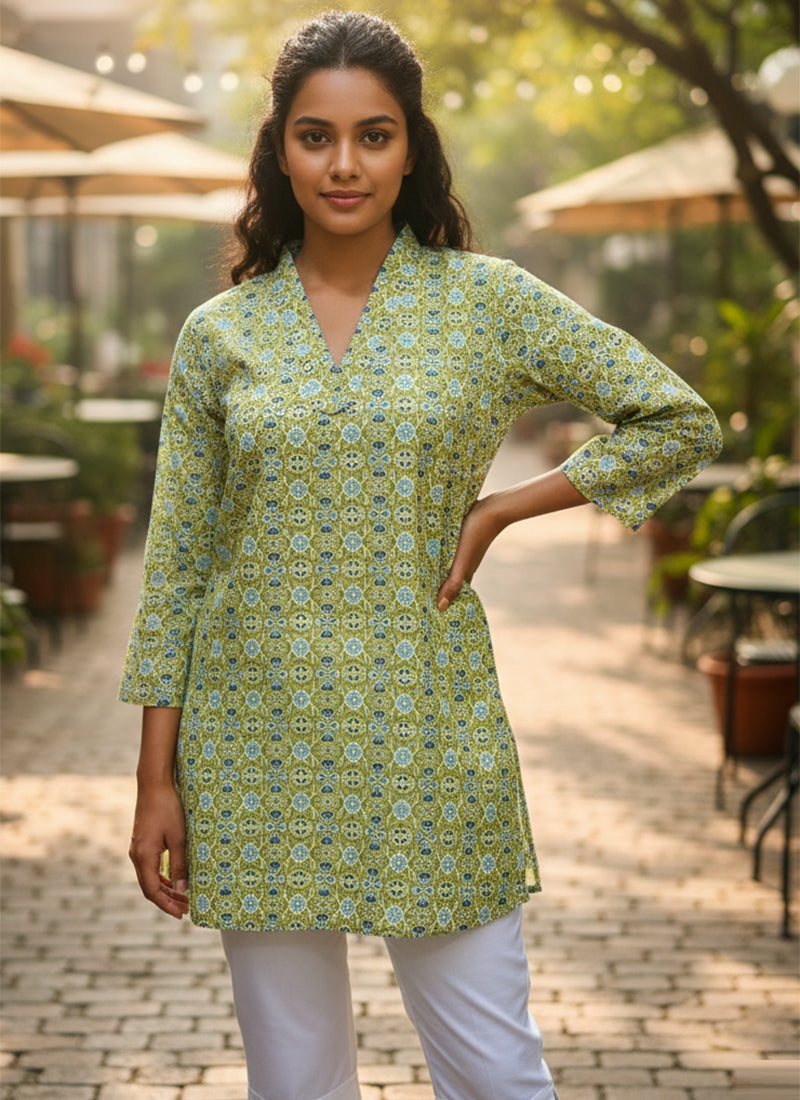 Green Geometric Printed Muslin Casual Short Kurti